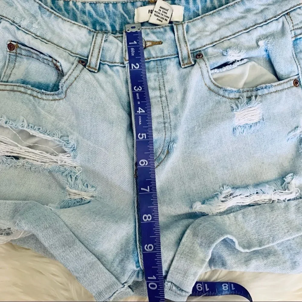 Forever 21 Light Wash Blue Denim Distressed Shorts Size 24 - Picture 8 of 11